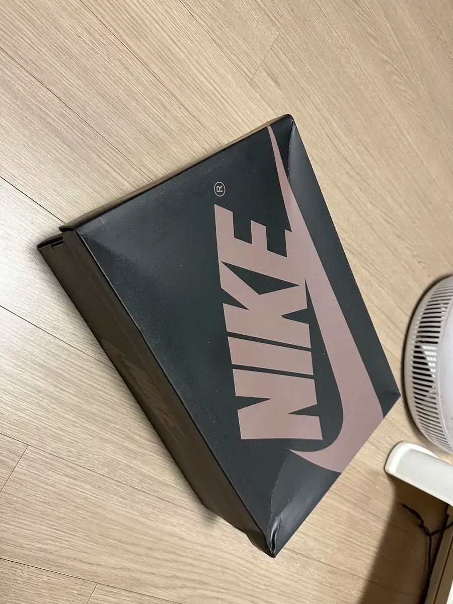 ジョーダン 1 レトロ og モカ 290 新品 出品