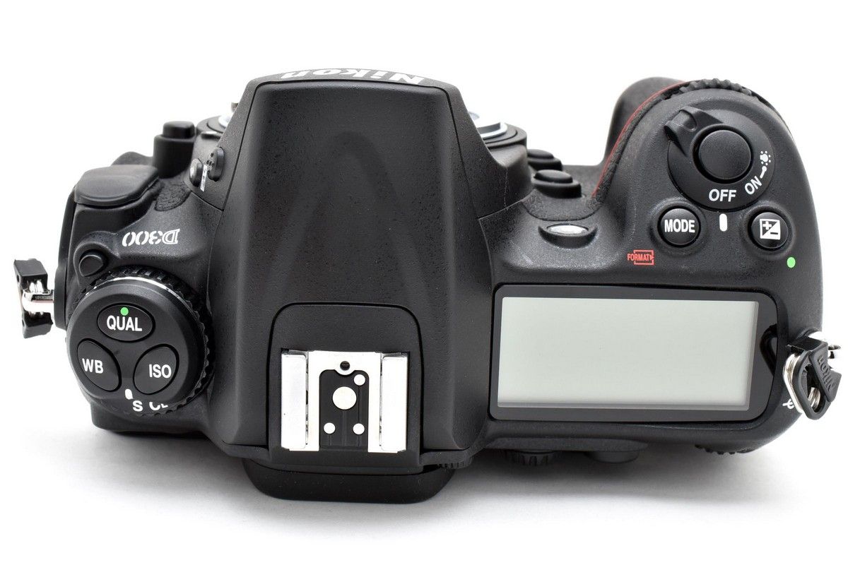 超美品】ショット数1900台 Nikon D300 デジタル一眼レフカメラ