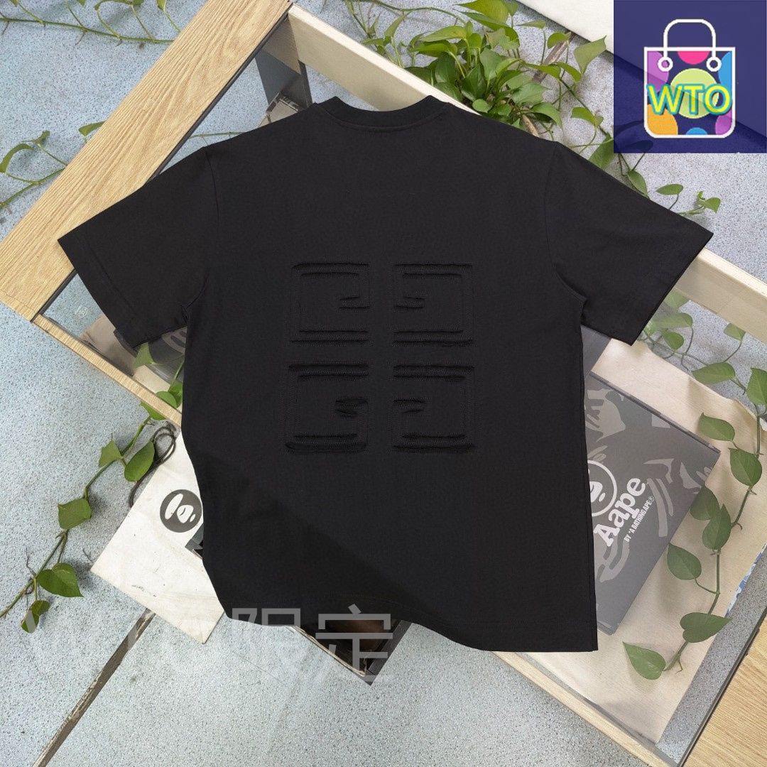 GIVENCHY ブラック Tシャツ Sサイズ　タグ有り 本日限定特価】Givenchy メンズ＆レディース カジュアル