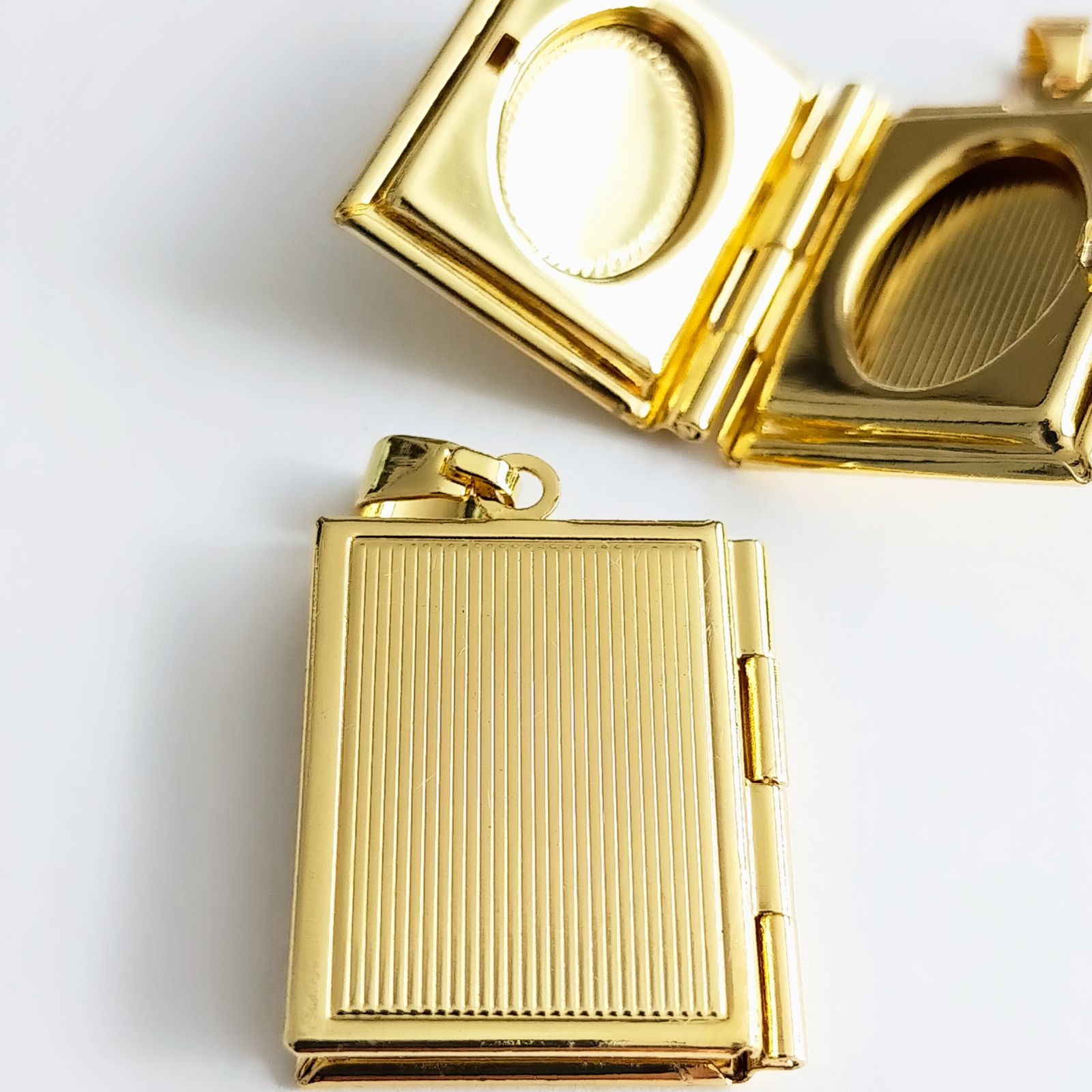 ロケットペンダントトップ ブック型 2個入 ゴールド [№ 116G] 18kgp