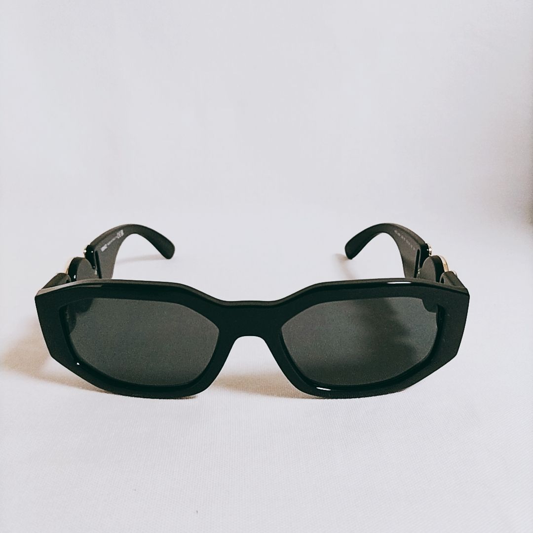 未使用級 ヴェルサーチ マキシ メデューサ ビギー サングラス ブラック y2k マキシ メドゥーサ ビギー サングラス ブラック | VERSACE JP