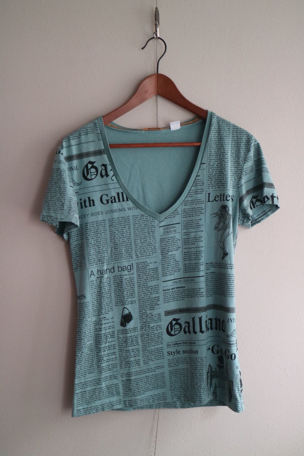 john galliano ニュースペーパープリント Tシャツ　レディース John Galliano - John Galliano / ジョンガリアーノ | コットン
