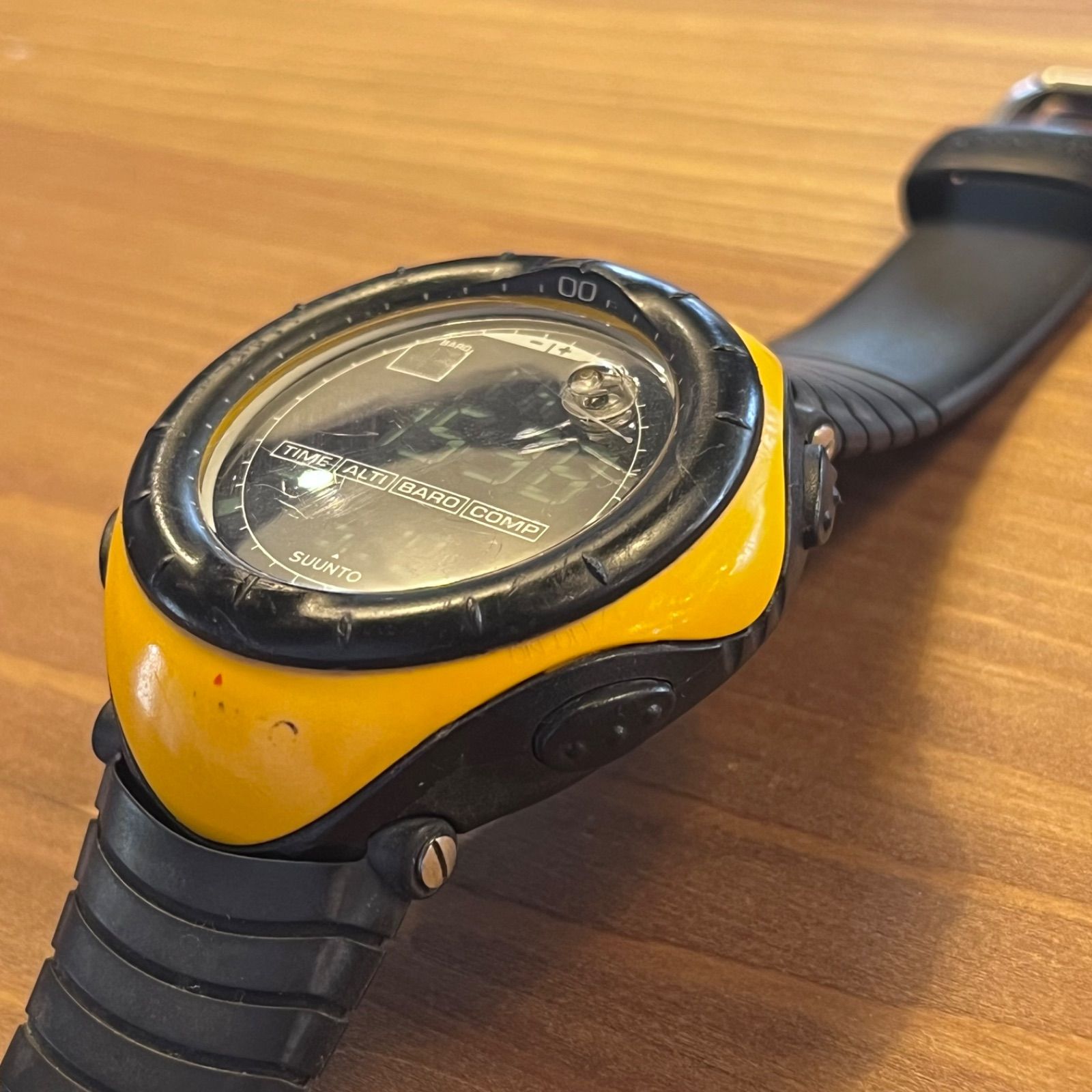 SUUNTO/スント VECTOR YELLOW 　ヴェクター　イエロー