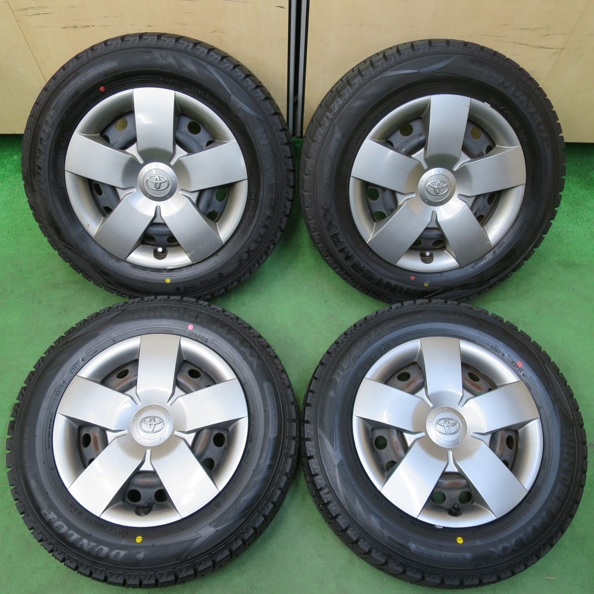 送料無料] タイヤ2本未使用！21年！バリ溝☆トヨタ シエンタ 純正 スチール 175/70R14 スタッドレス ダンロップ ウインターマックス  WM02 PCD100/4H☆4110903イス - メルカリ