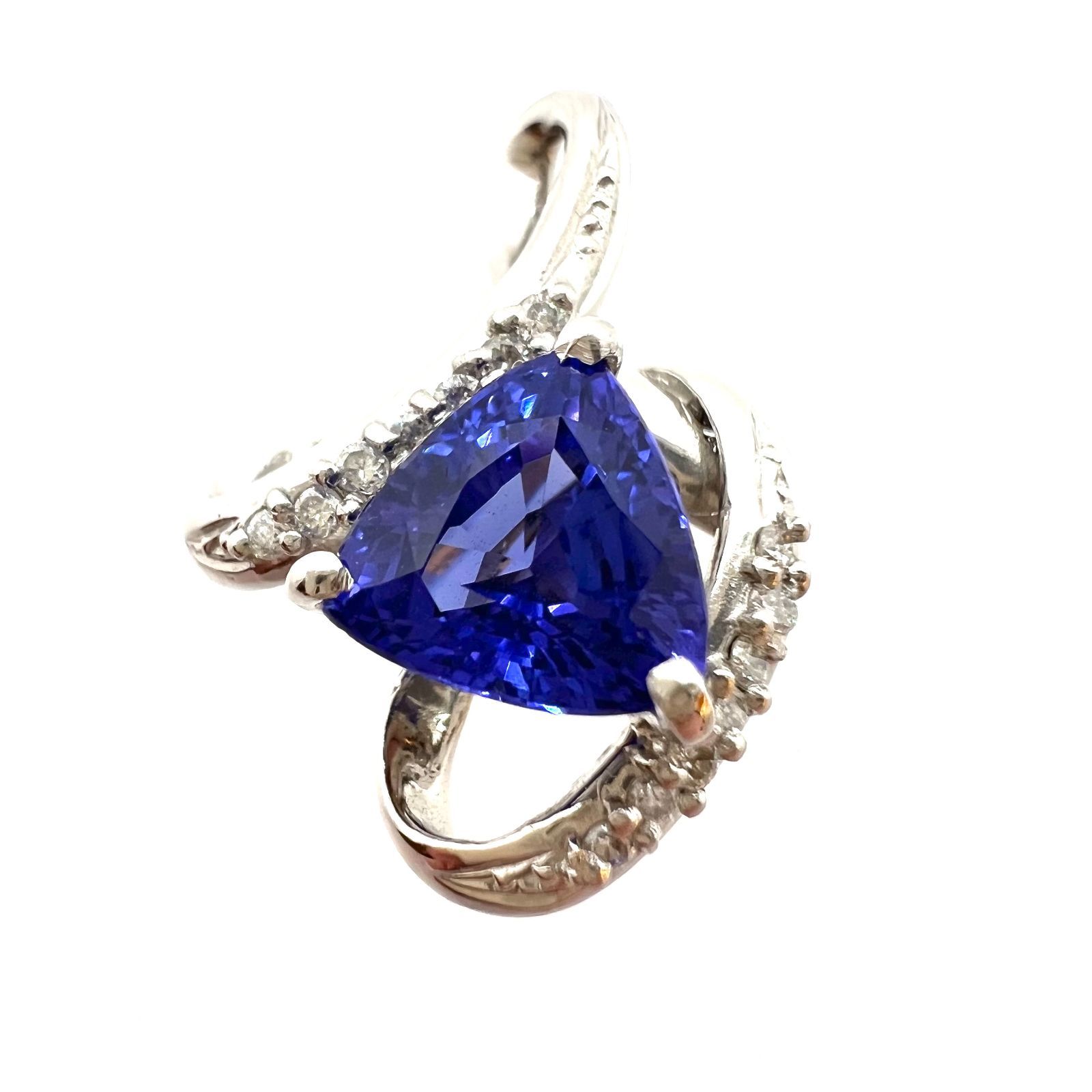 Pt900タンザナイトペンダントトップ 鑑別書有 - メルカリ