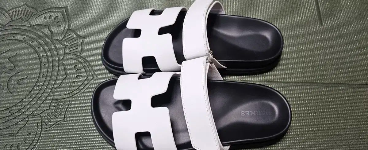 lilyさま専用　【新品未使用】エルメス　シプレ　白　37サイズ 210.jpg