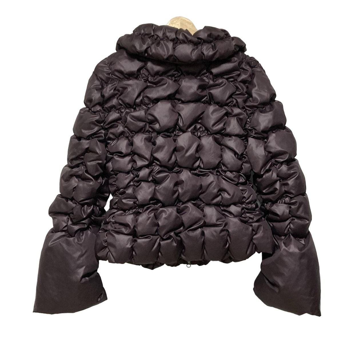 新品タグ付き】TO BE CHIC レースジャガードダウンコート黒 40サイズ