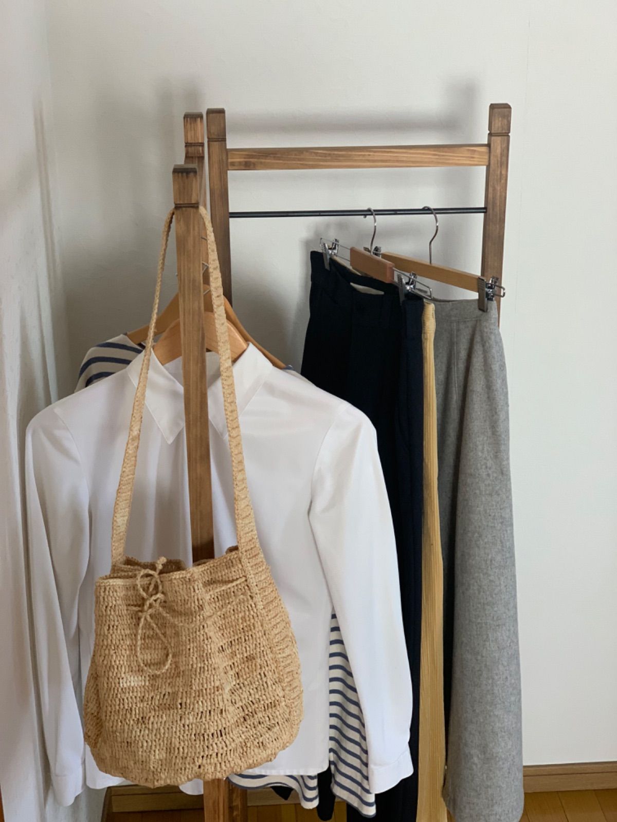 無垢ひのき材】木とアイアンのスリムハンガーラック