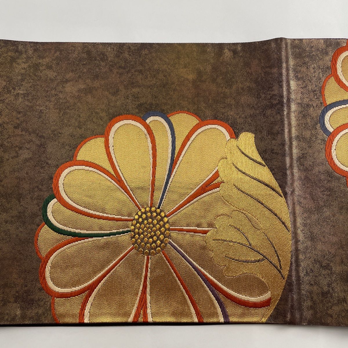 【訳あり品】正絹　菊柄 袋帯 袋帯 秀品 菊 金糸 箔 焦茶色 六通 正絹 【中古】 - メルカリ