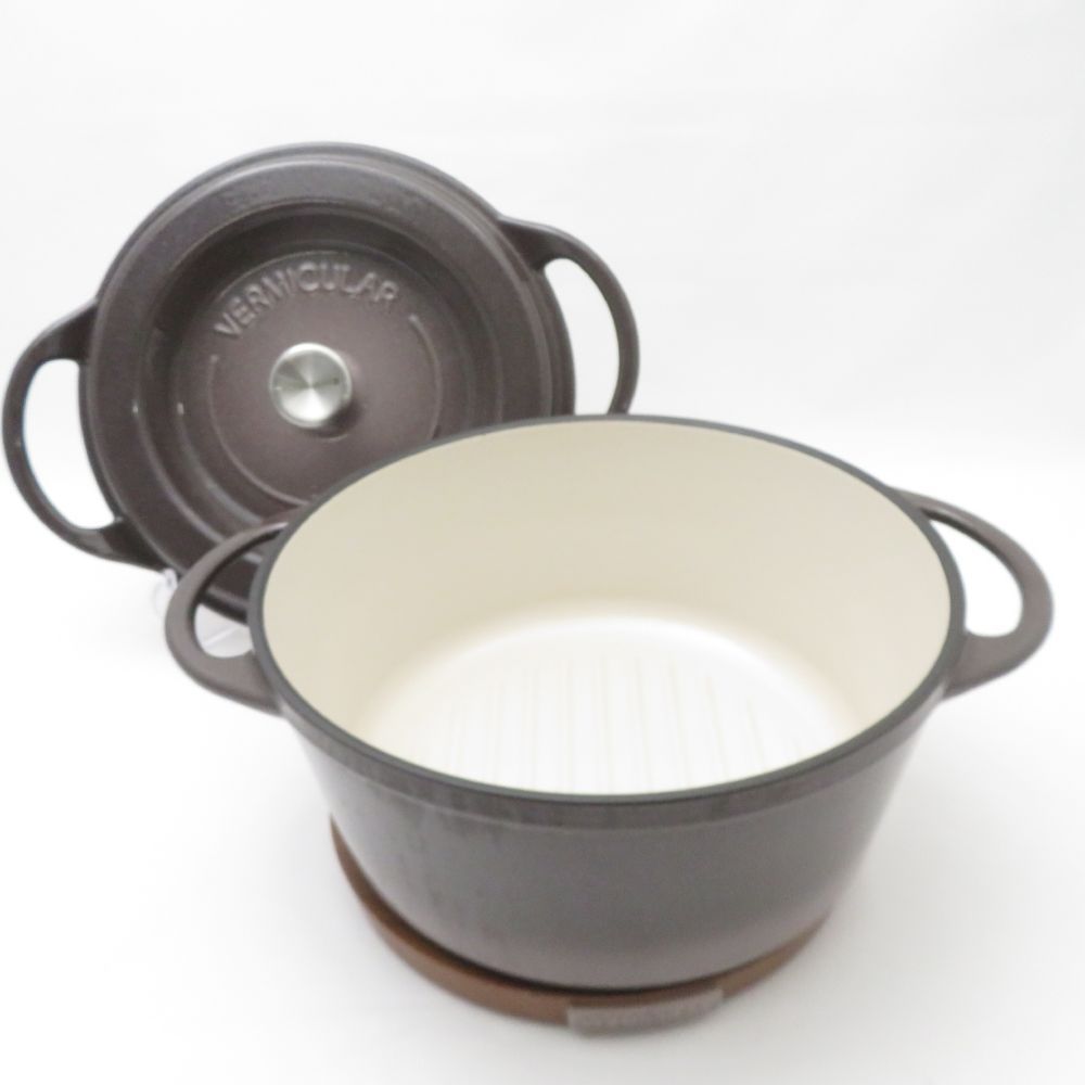 美品 VERMICULAR バーミキュラ オーブンポットラウンド パールブラウン