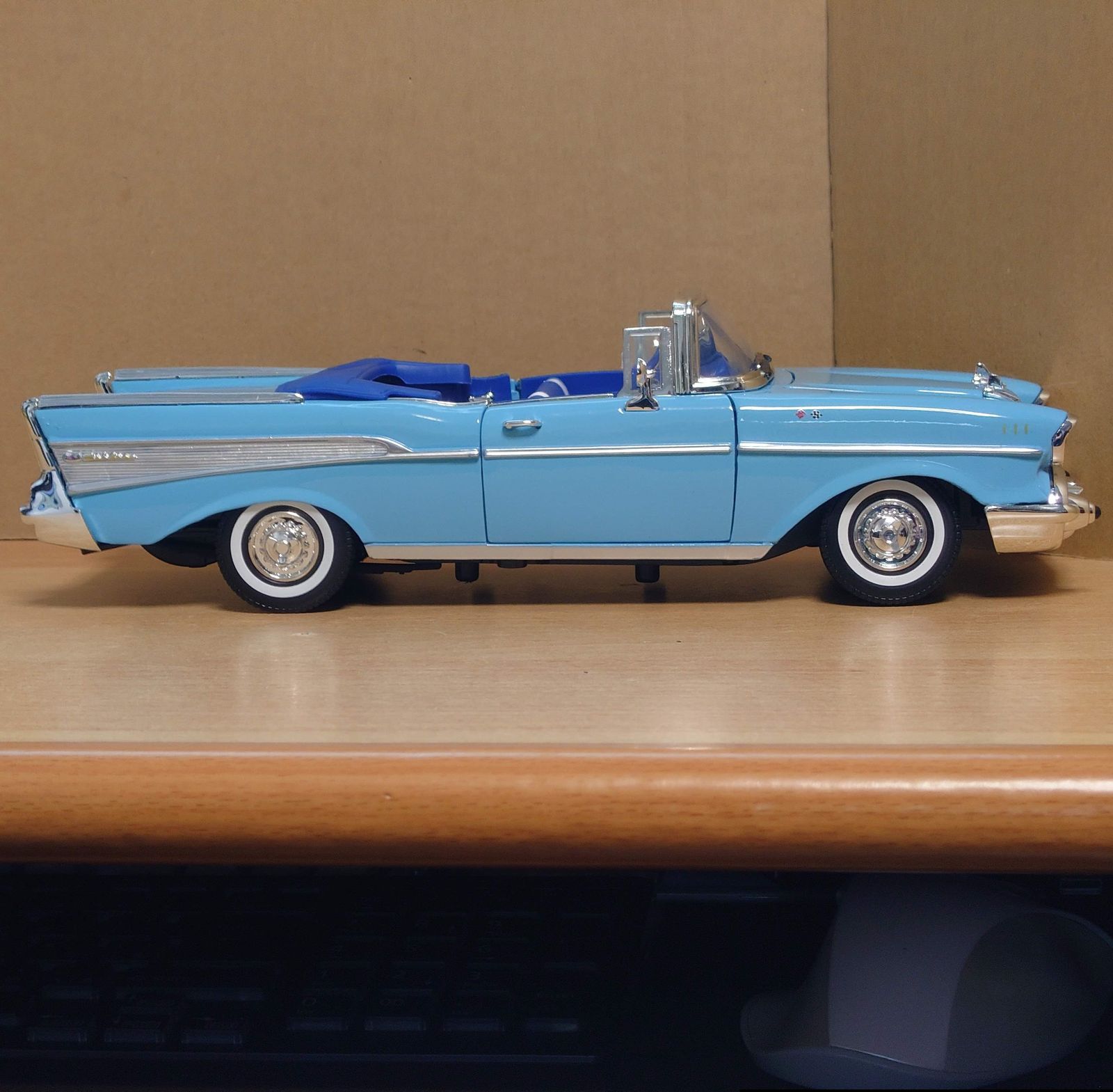 1/18 シボレーベルエアコンバーチブル 各色 1957 Chevy Bel Air