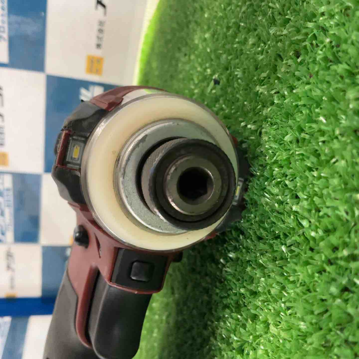 コードレスインパクトドライバー