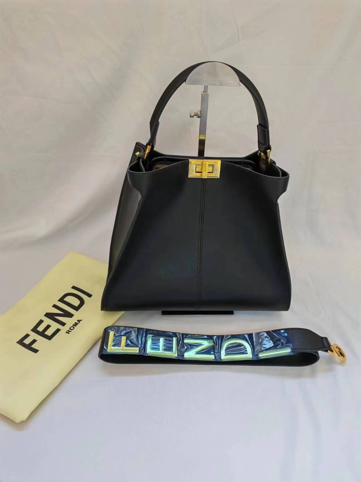 FENDI ピーカブー エックスライト ミディアム