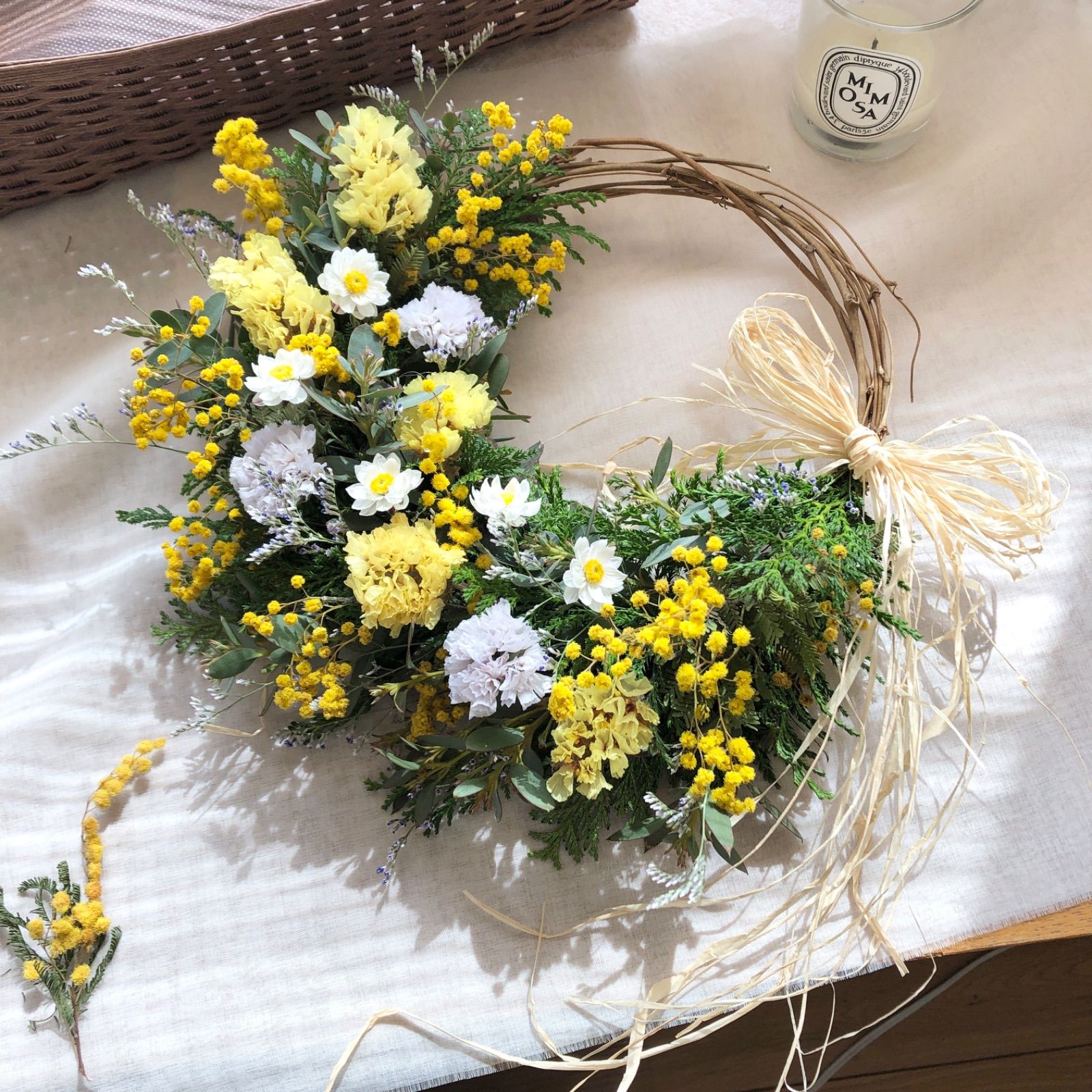 ミモザと小花の三日月リース♡ドライフラワーリース