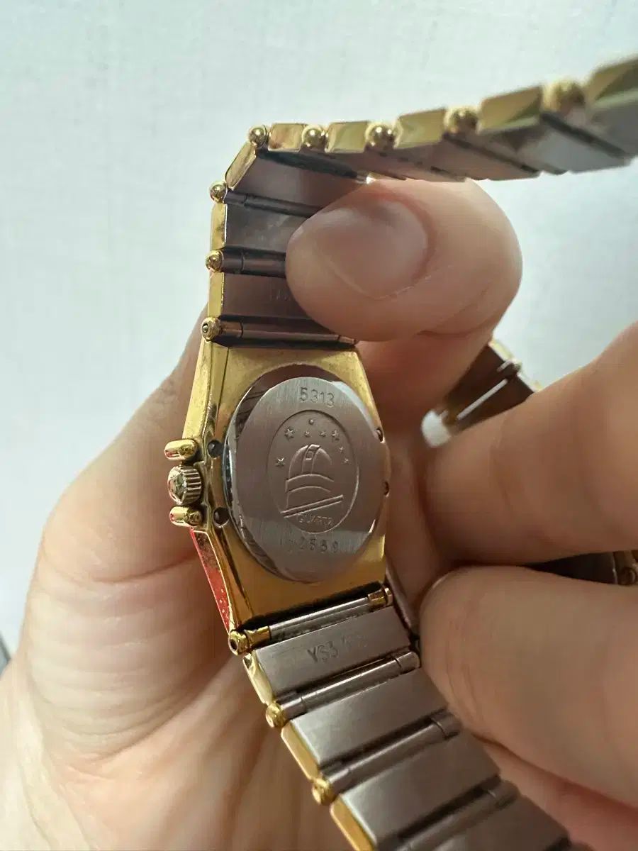 金