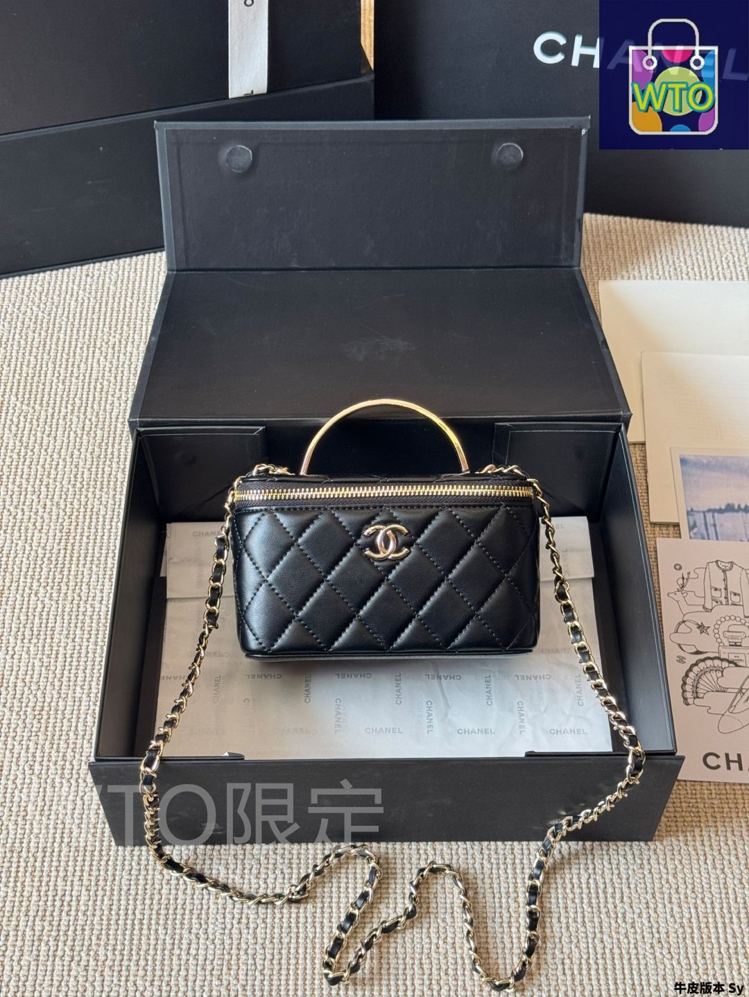 CHANEL ヴィンテージ 着用数回 CHANEL 1995年頃製 パテントラウンドCCマークバニティ ピンク