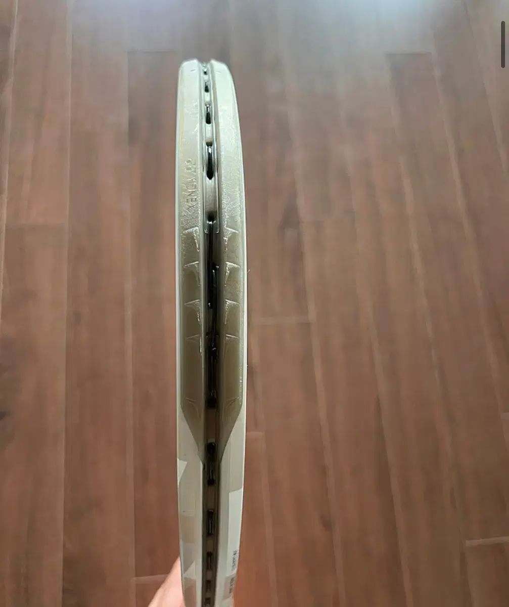 YONEX V