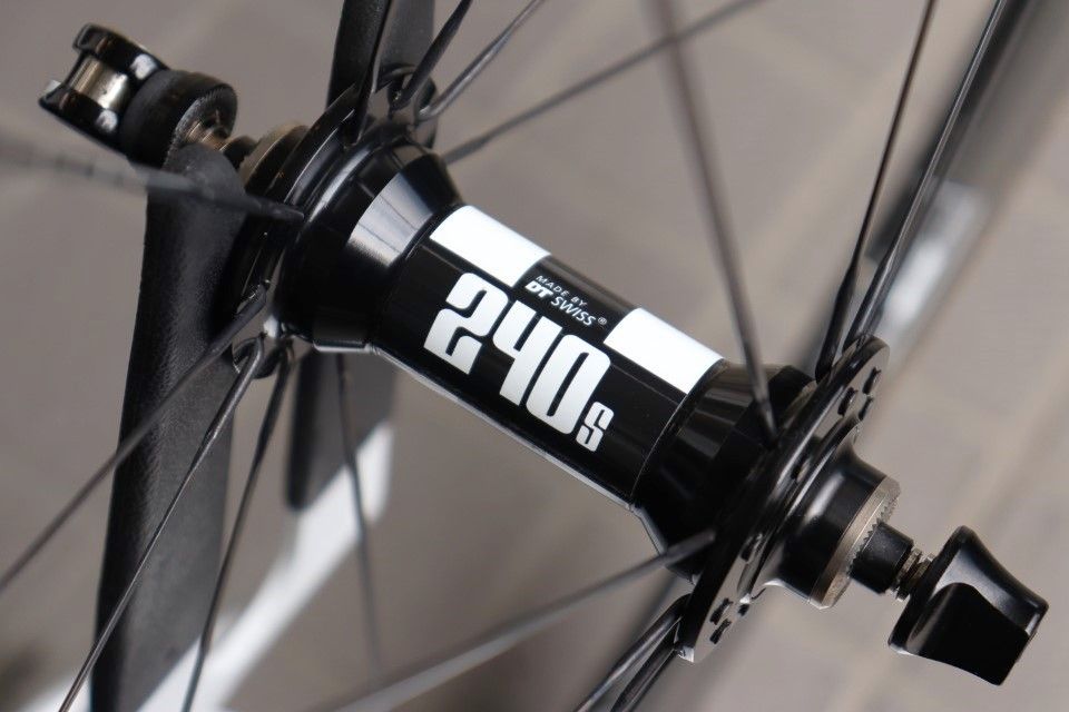 FFWD ファストフォワード F6R 11s DTswiss カーボンホイール ファストフォワード FFWD F4R DT SWISS 240S シマノ11s カーボン