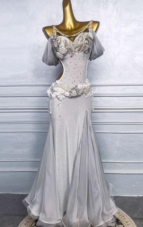 ? ベリーダンス衣装 ホワイト? マーメイドスカート スパンコールデザイン 上下セット