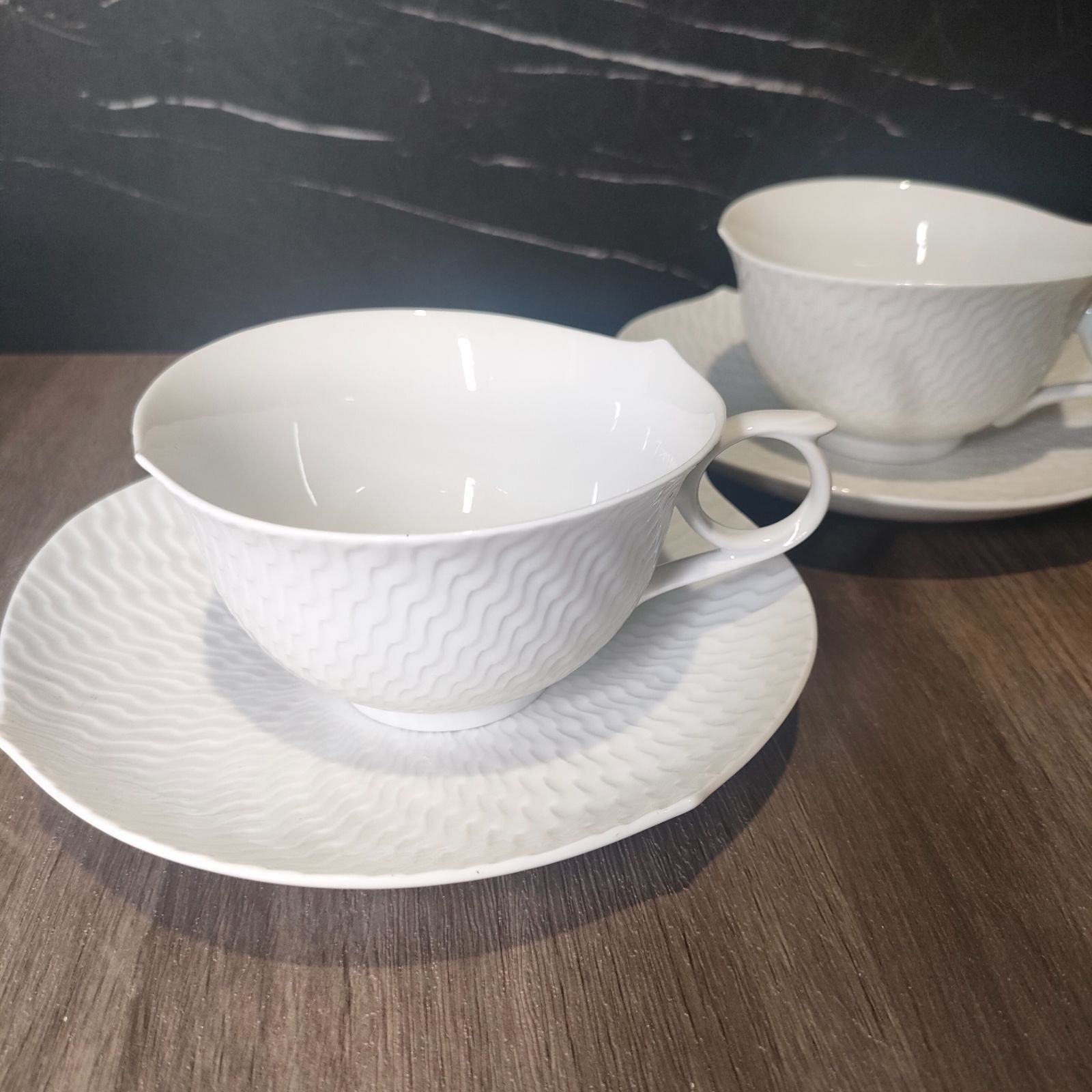 ☆希少 Meissen マイセン ホワイト ミニカップ 金彩 エンボス 扇？貝？ #双剣マーク モカ エスプレッソ デミタス ビンテージ レア P10倍・クーポンマイセン (Meissen) ホワイトマイセン