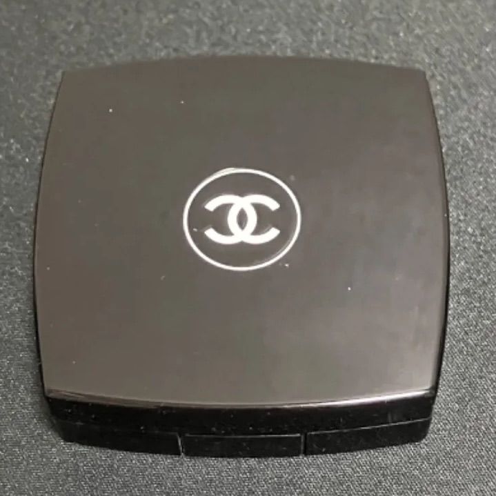 CHANEL レ キャトル オンブル アイシャドウ 難あり