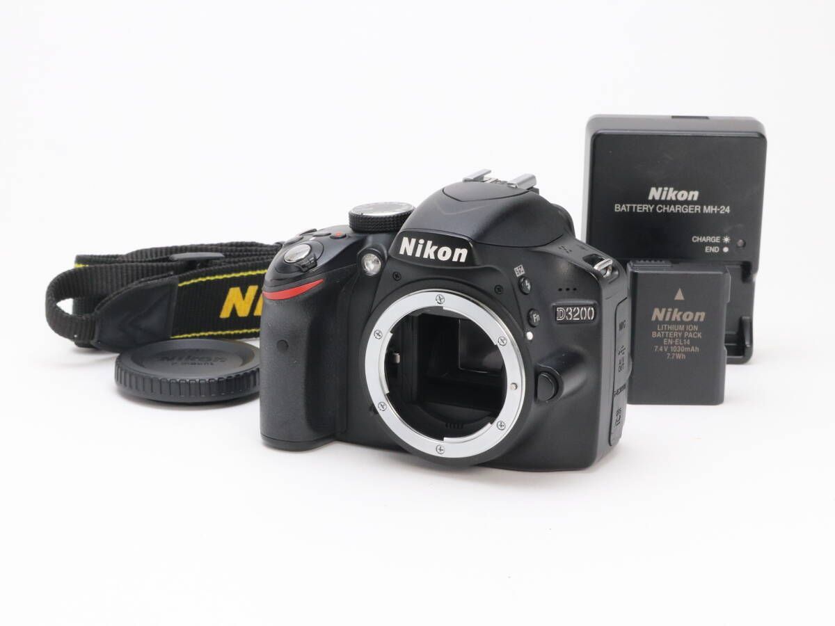 A (美品) Nikon ニコン D3200 ボディ シャッター数 3,330枚 初期