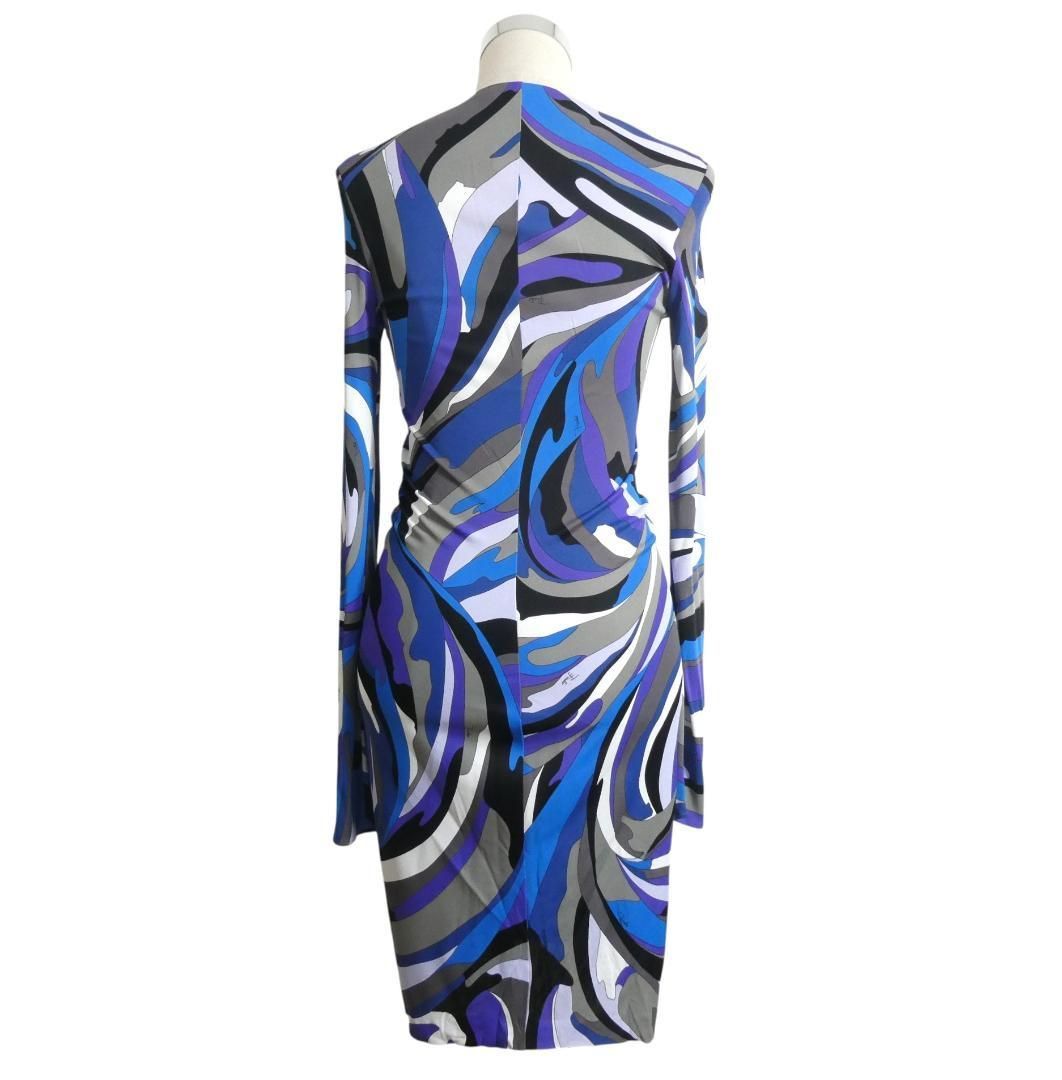 美品 EMILIO PUCCI エミリオプッチ サイズI42 レーヨン 総柄 Vネック