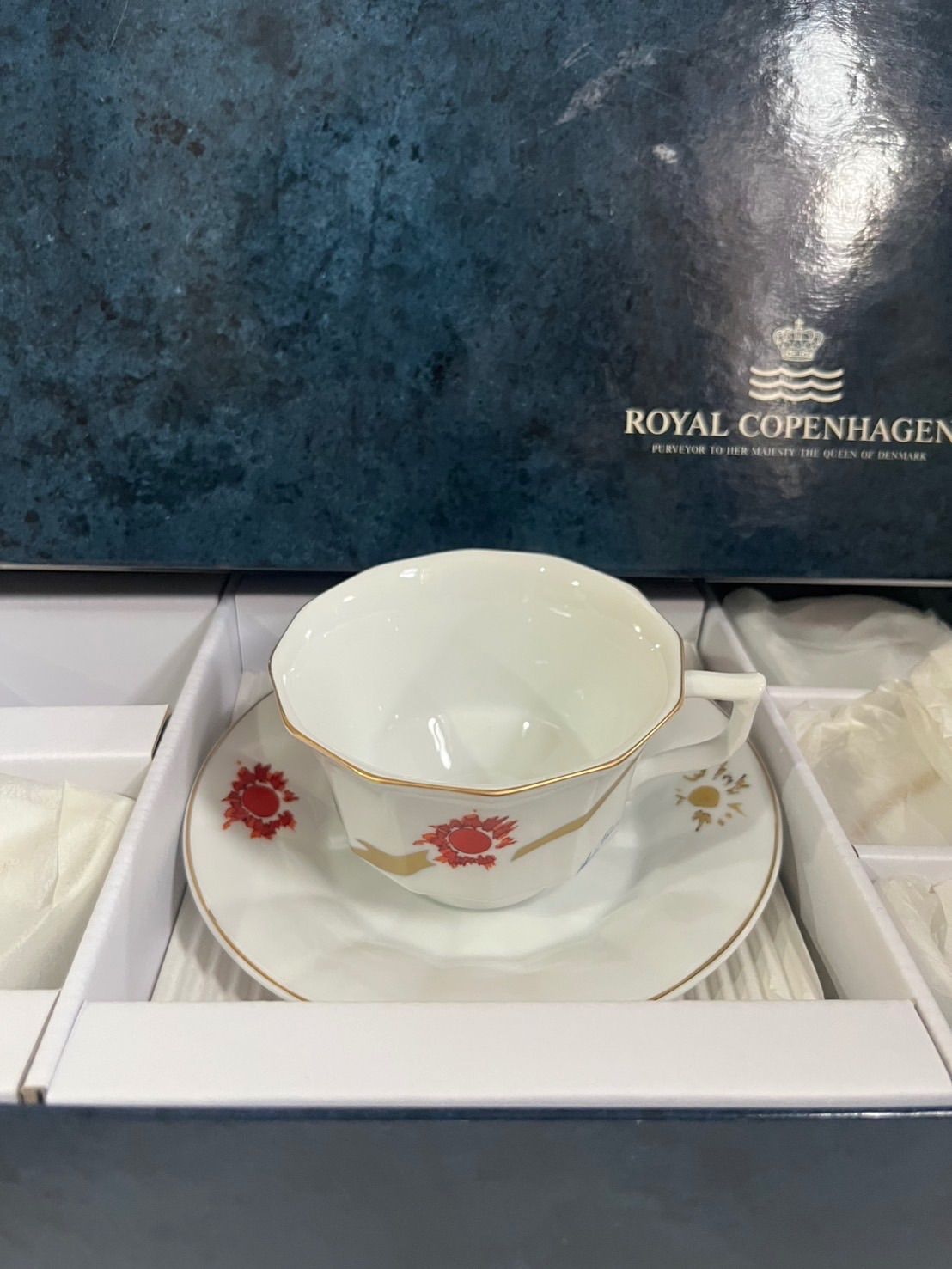 ロイヤルコペンハーゲン 絹谷幸二 赤富士 カップ&ソーサー - メルカリ