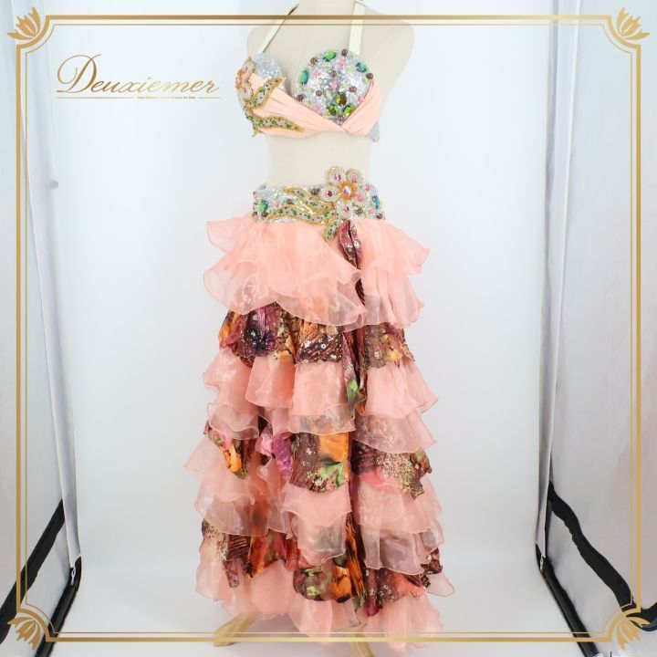 ベリーダンス オリエンタル 衣装 上下セット ピンク系 サーモンピンク ラインストーン ビーズ 花柄 装飾 レース フリル 舞台 発表会 イベント エレガント コスチューム ダンスパフォーマンス フェスティバル 豪華 スリット