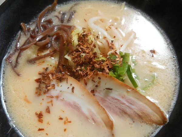 大特人気 うまかよー 鹿児島黒豚 とんこつラーメン焦がしネギ入り