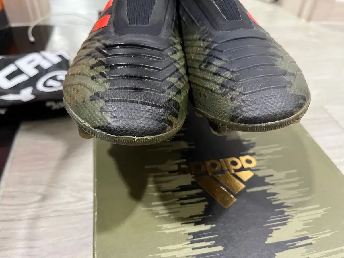 版 adidas