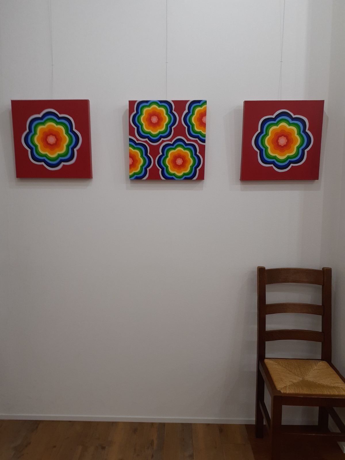 油絵　壁掛け曼荼羅　画家　小楠アキコ作品　サイズ40×40cm　三枚１セット 油絵の作品 アキコ曼荼羅123 3つセット 画家 小楠アキコ作品 - メルカリ