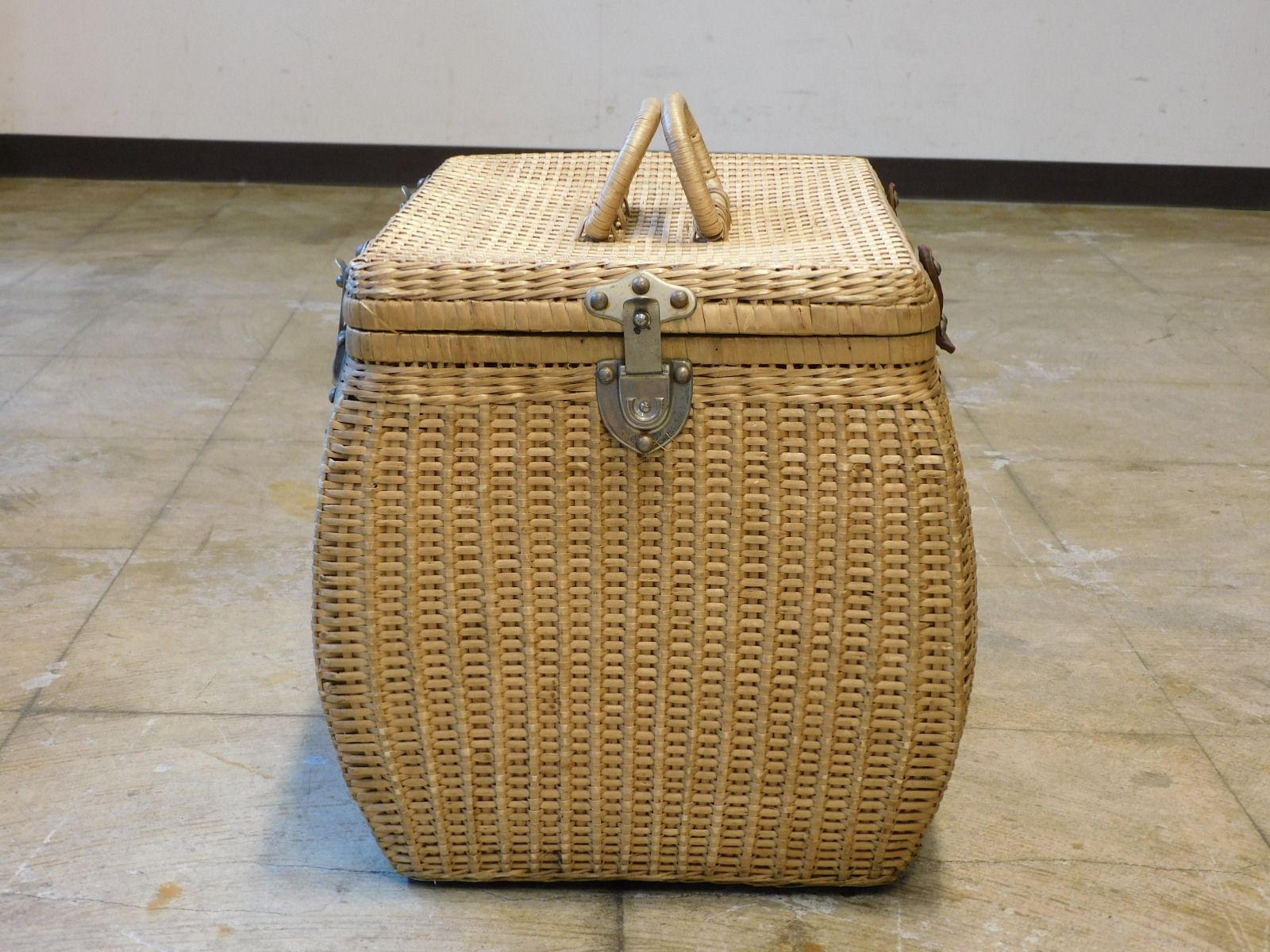 大きいラタンパニエ 籐編みバスケット ブロカントショップアンティーク