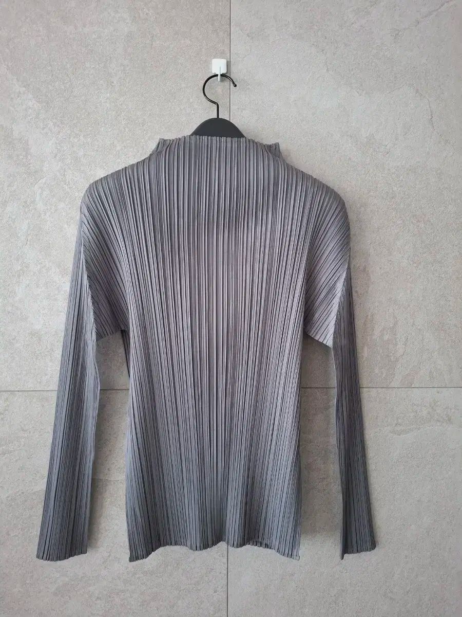 PLEATS PLEASE