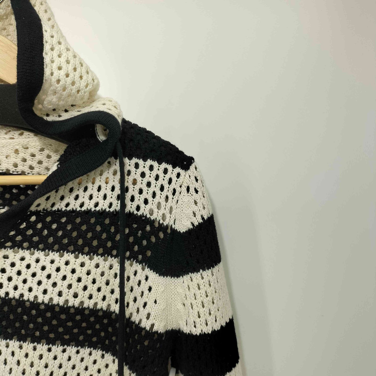 サラ ザラ ZARA HOODED KNIT SWEATER WITH STRIPES Square One