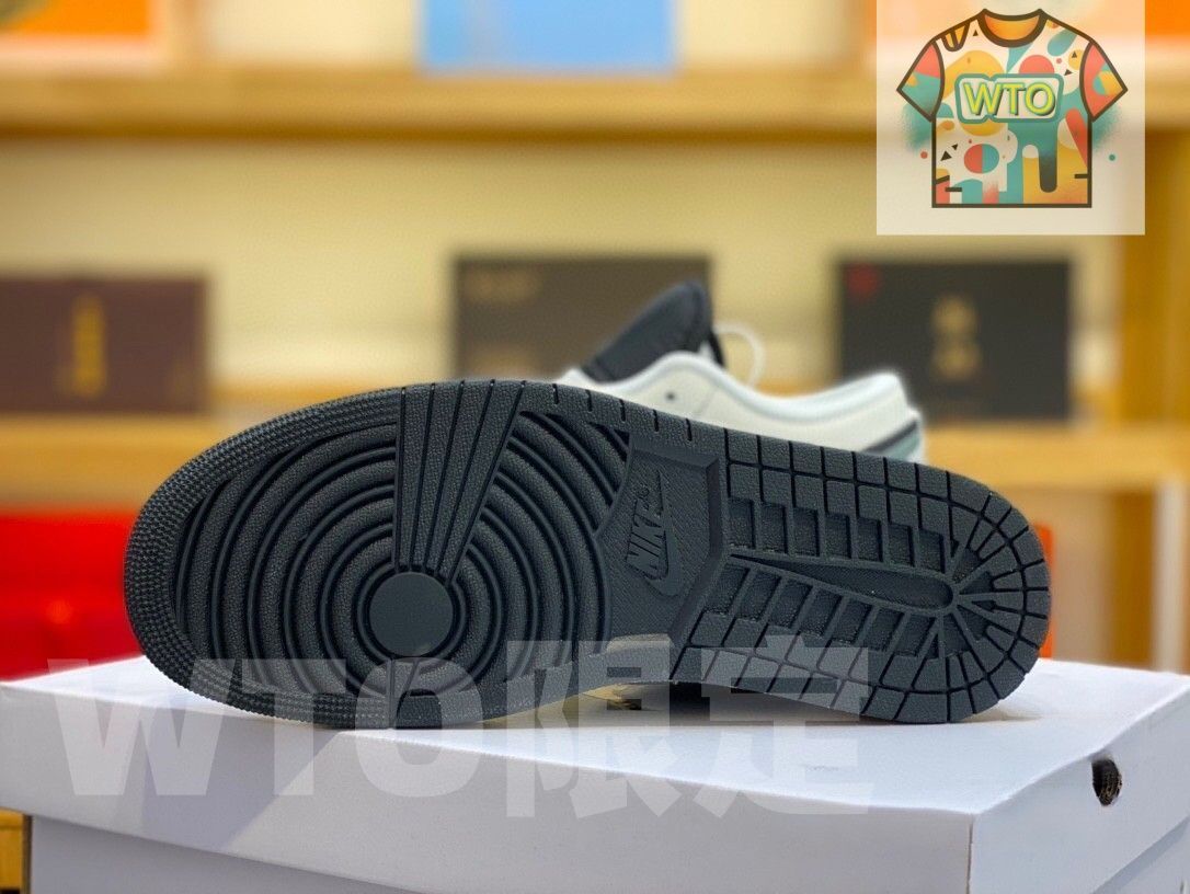お値下げしました??即購入新品箱付?? Nike Air Jordan 1 Low