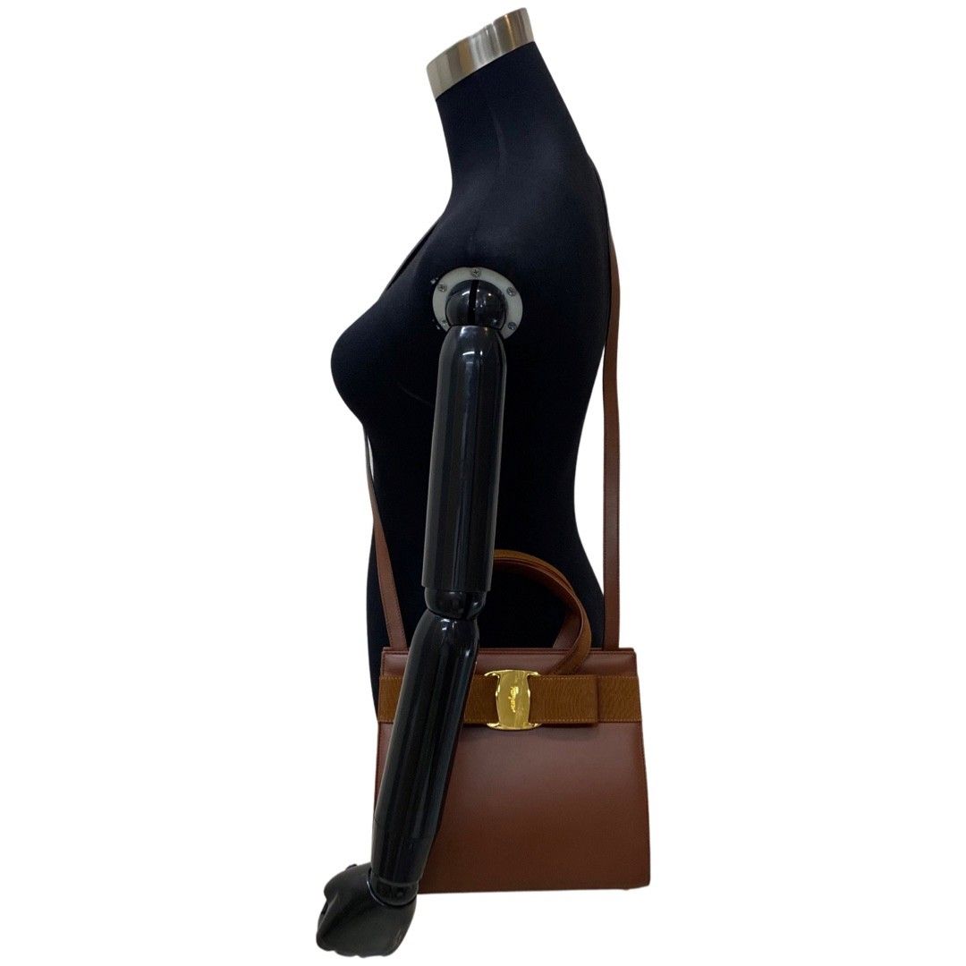 ほぼ未使用 袋付 Salvatore Ferragamo フェラガモ ヴァラリボン