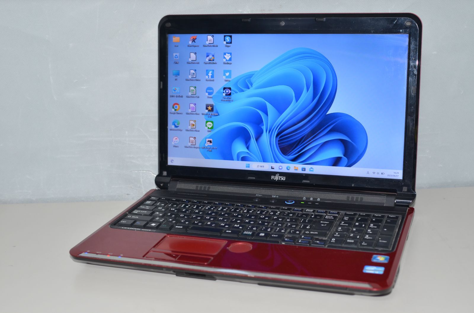 FUJITSU LIFEBOOK AH56/D Core-i5 SSD256GB メモリ4GB - ノートパソコン