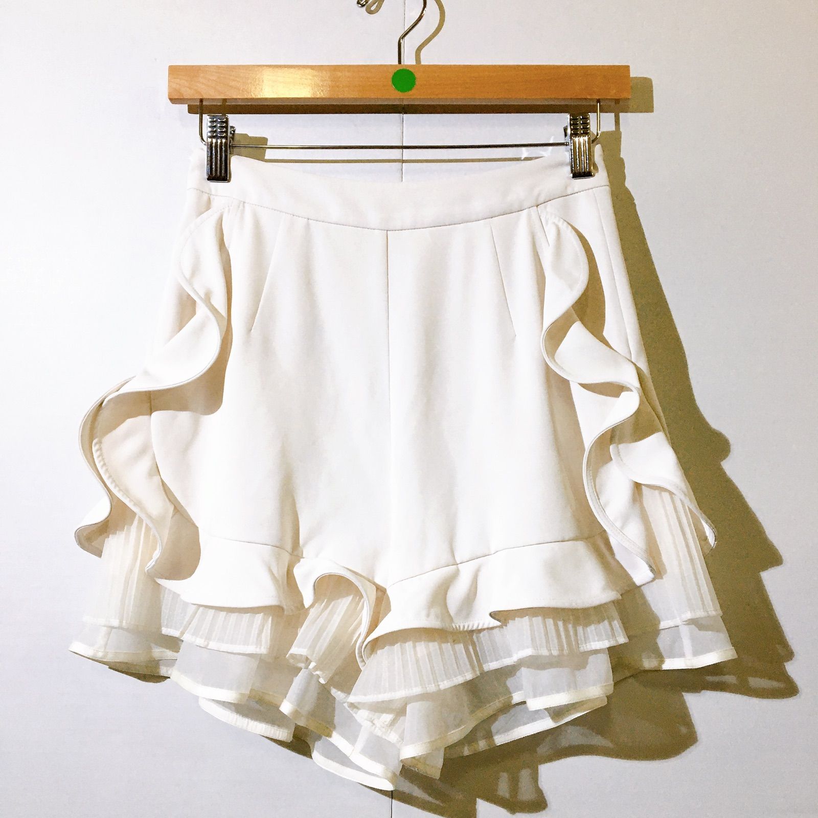 snidel Sustainableフリルヘムショートパンツ 0　ブラック SNIDEL（スナイデル）の「Sustainableフリルヘムショートパンツ