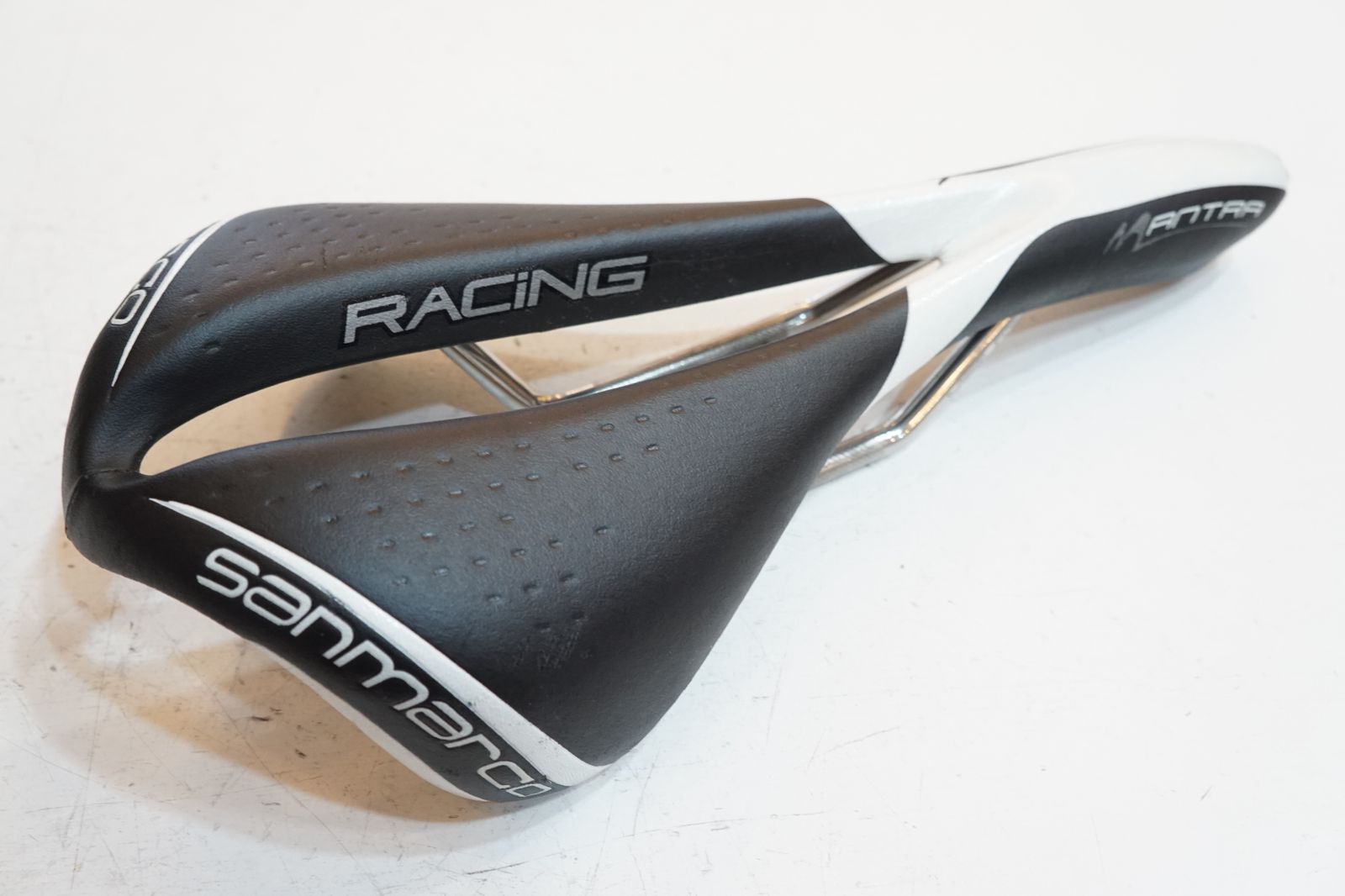SAN MARCO 「サン マルコ」 MANTRA RACING NARROW サドル / バイチャリ
