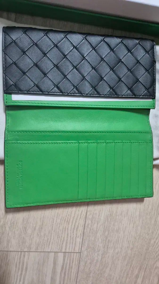 Bottega Veneta(ボッテガヴェネタ) 長財布 ブラック グリーン BOTTEGA