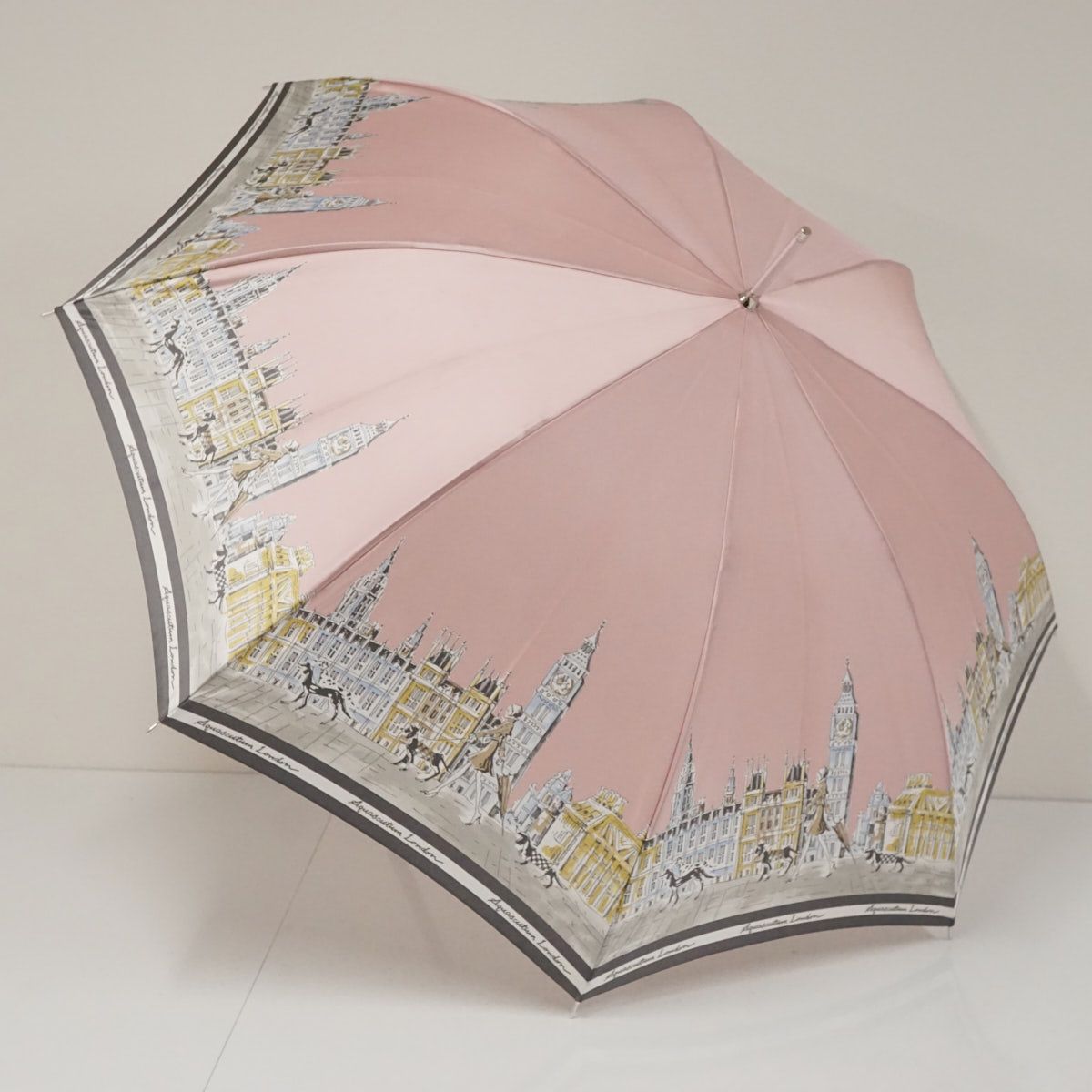 Aquascutum 犬柄 ピンク 耐風傘 Aquascutum アクアスキュータム USED品 街並み 女性 犬