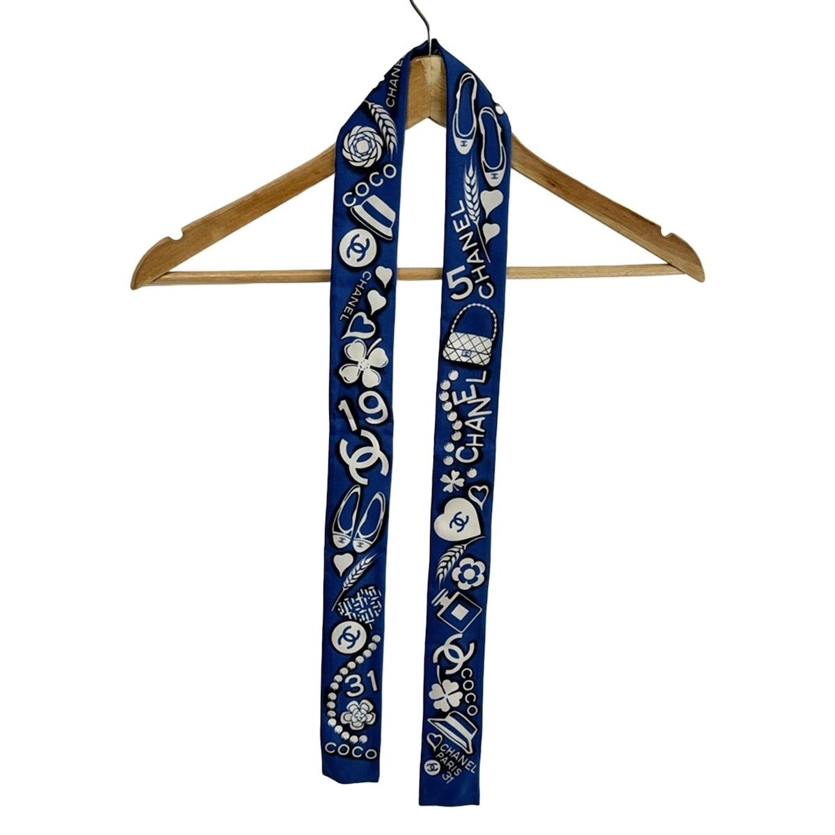 CHANEL シャネル スカーフ リボン ブルー シルク　SILK イタリア製 CHANEL(シャネル) スカーフ美品 - ブルー×白×黒 リボンスカーフ