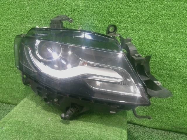 アウディ A4 ABA-8KCDH 右 ヘッドランプ ヘッドライト ASSY 1.8TFSI CDH LY9C