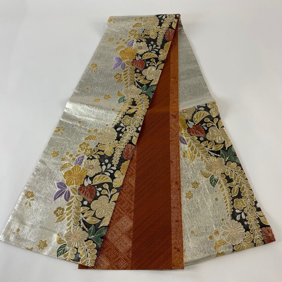 袋帯 美品 秀品 鈴乃屋 振袖向き 草花 箔 金銀糸 黒 六通 正絹