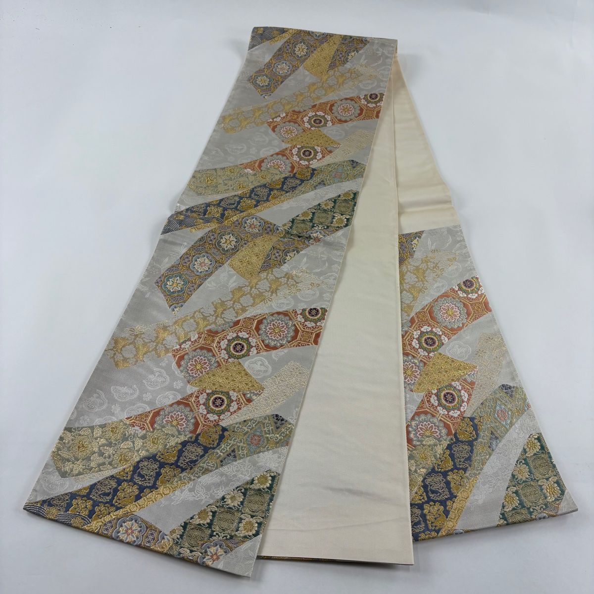 花うさぎ 金銀糸