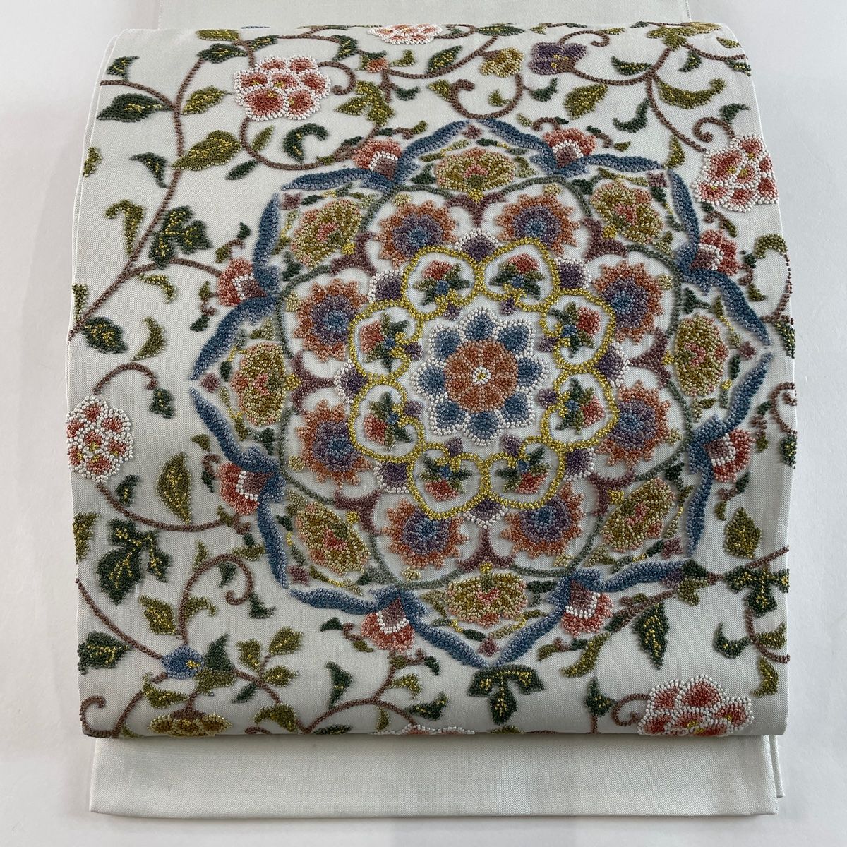 袋帯 逸品 華文 草花 相良刺繍 金糸 灰緑 正絹(未仕立て)｜売買された