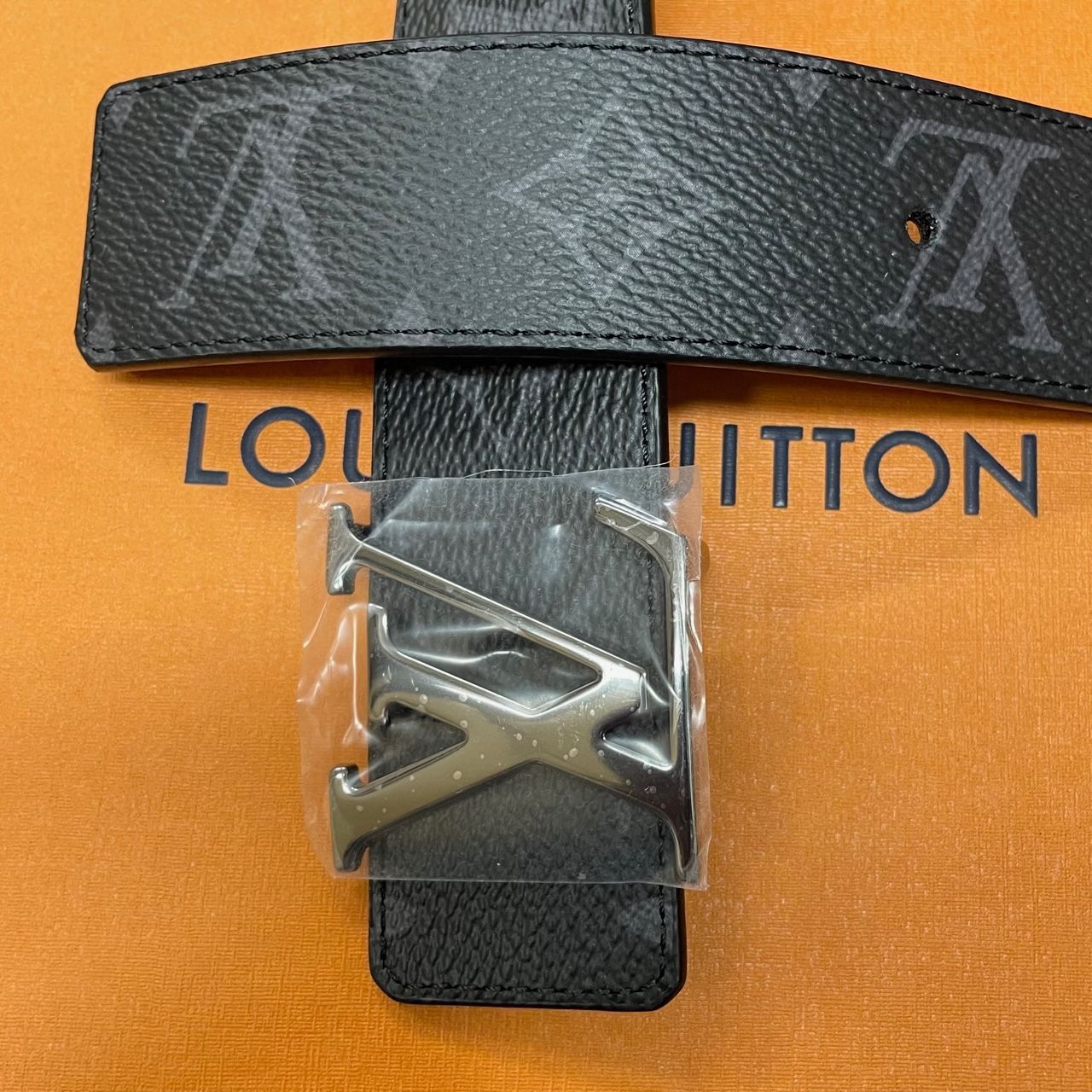 定価72600円 国内正規 新品 LOUIS VUITTON LVイニシャル 35MM