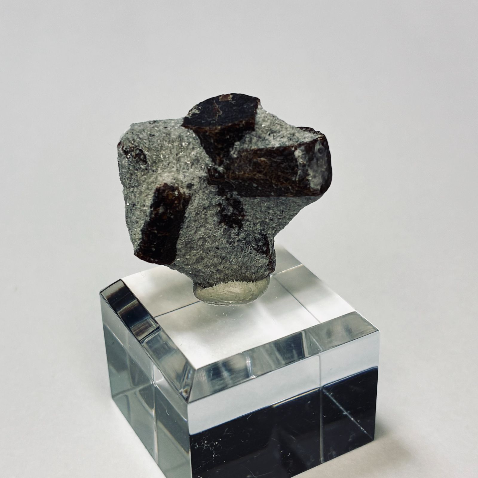 ロシア産スタウロライト 十字石