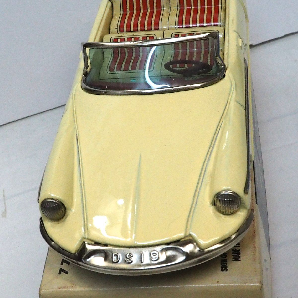 BANDAI - 萬代屋【シトロエン コンバーチブル白】ブリキ tin toy car赤箱【箱付】 萬代屋【シトロエン コンバーチブル白】ブリキ tin toy car赤箱